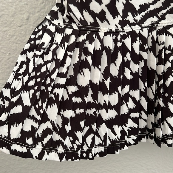 Tail women’s golf skort- size medium - Picture 3 of 5